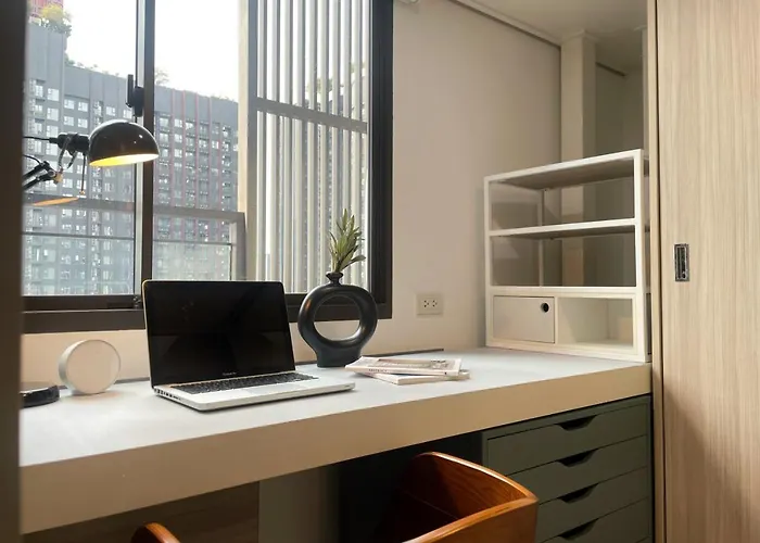 400m To Mrt L Workspace L Pool And Sauna * 曼谷